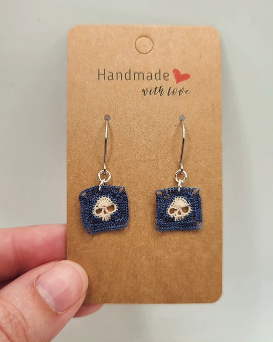 *Microcrochet skull granny squares (Halloween)