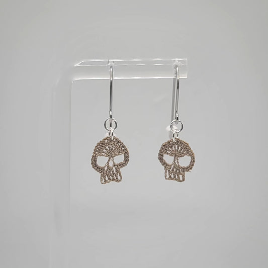 Microcrochet grey skulls (halloween)