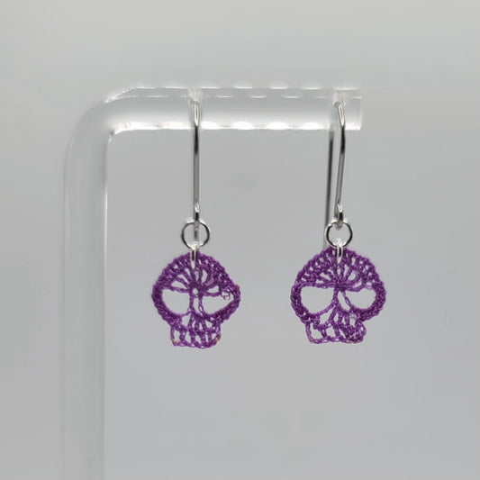 Microcrochet purple skulls (halloween)